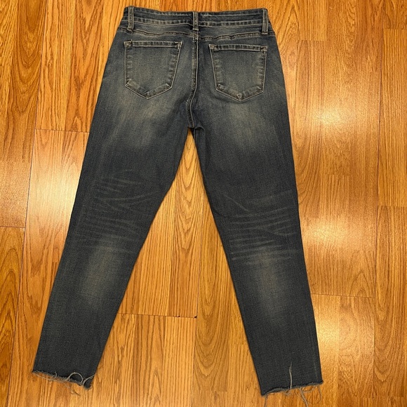 KanCan medium wash jeans Size 9/28, raw hem, 5 pockets. - Picture 2 of 13